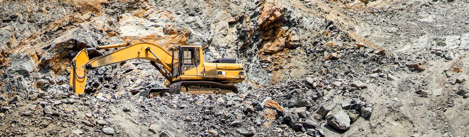 Bagger im Steinbruch